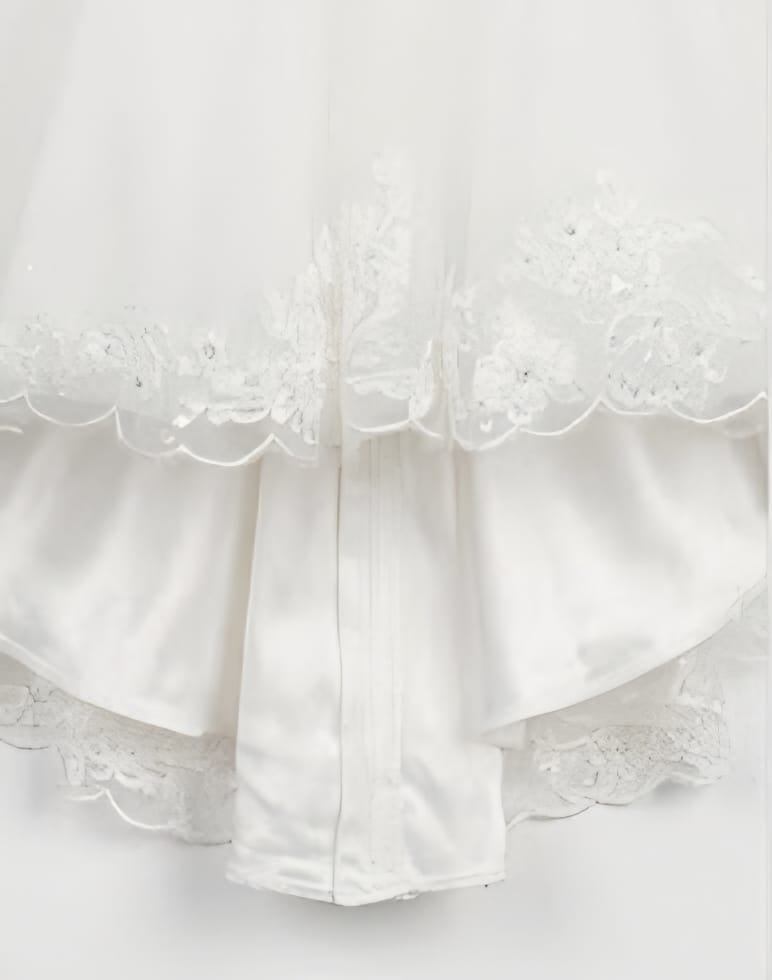 AM Kids - Abito con strascico elegante in pizzo